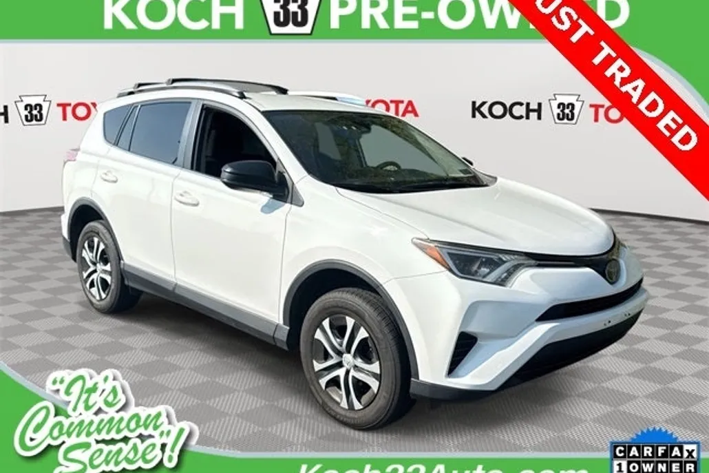 2018 Toyota RAV4 LE photo 1