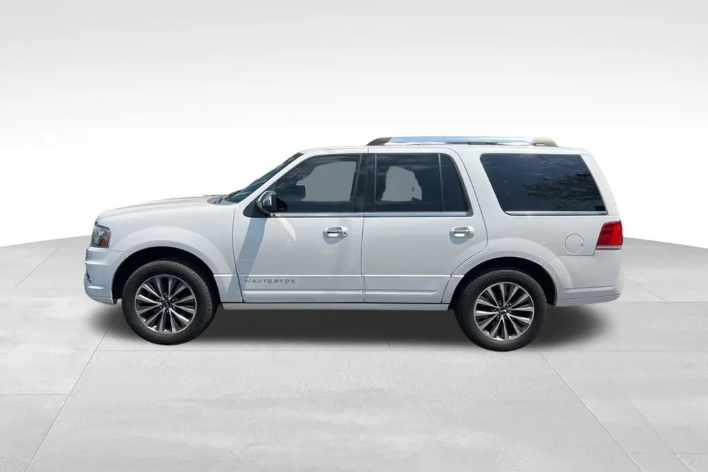 2016 Lincoln Navigator Select photo 1