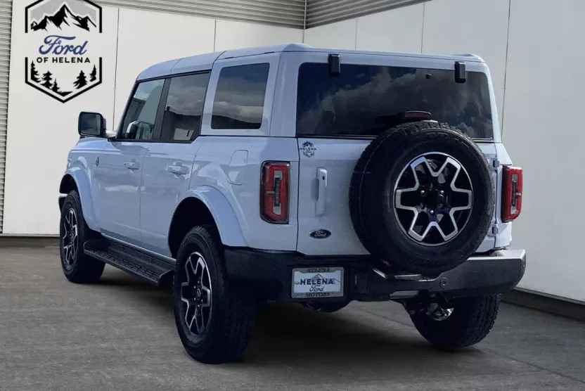 2025 Ford Bronco Outer Banks photo 1
