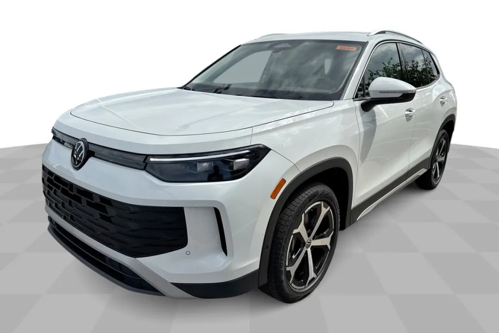 2025 Volkswagen Tiguan SE photo 1