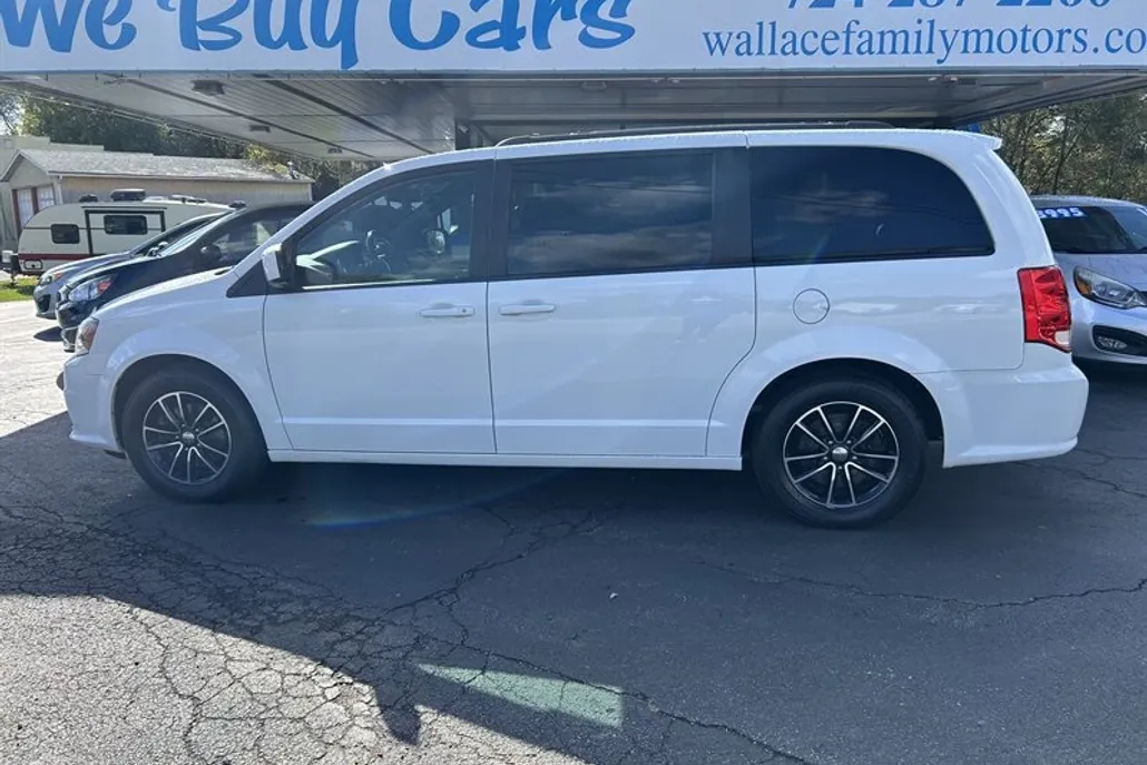 2019 Dodge Grand Caravan GT photo 1