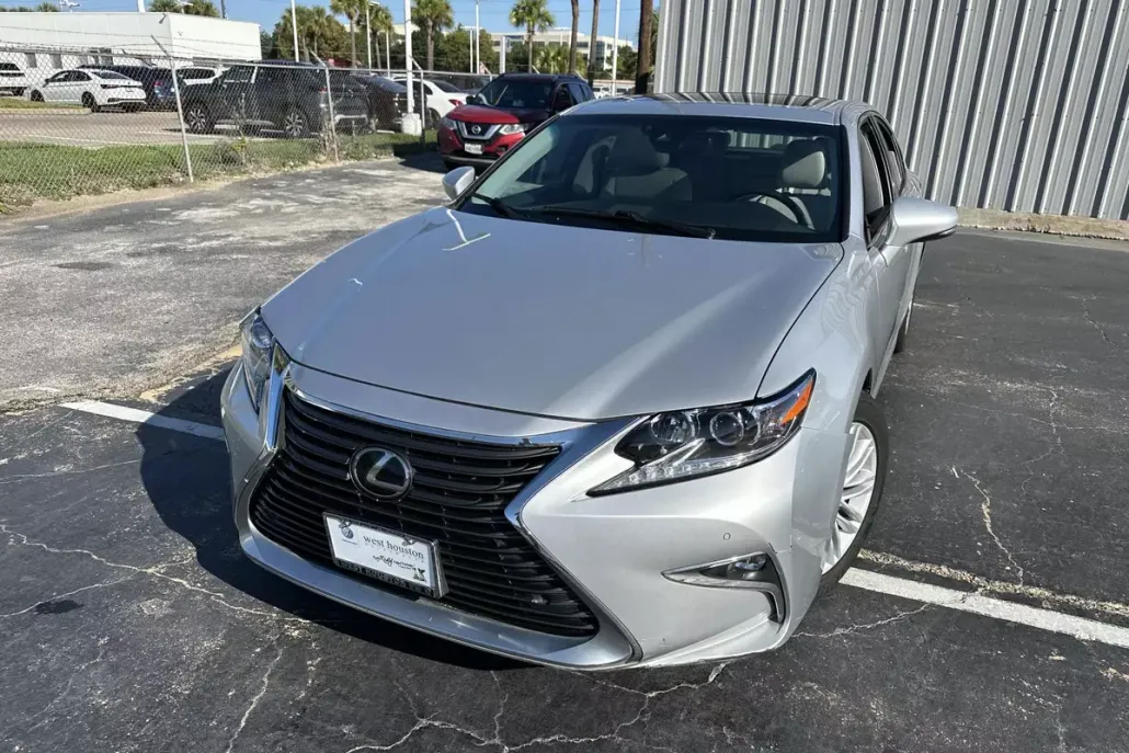 2016 Lexus ES 350 photo 1