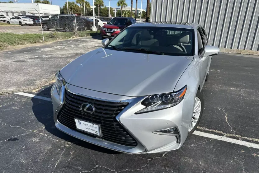 2016 Lexus ES 350 photo 1