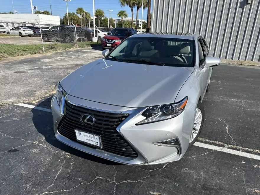 2016 Lexus ES 350 photo 1