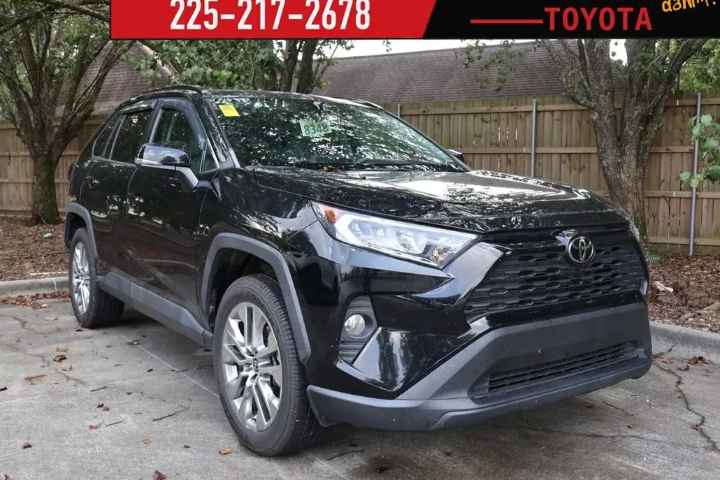 2021 Toyota RAV4 XLE Premium photo 1