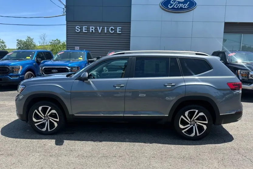 2022 Volkswagen Atlas SEL photo 1