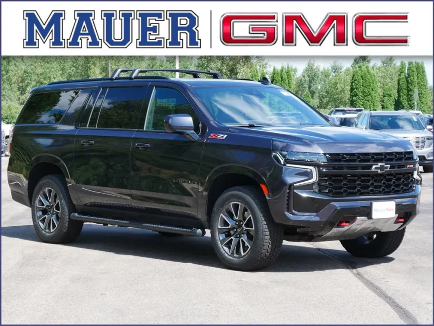 2024 Chevrolet Suburban Z71 photo 1