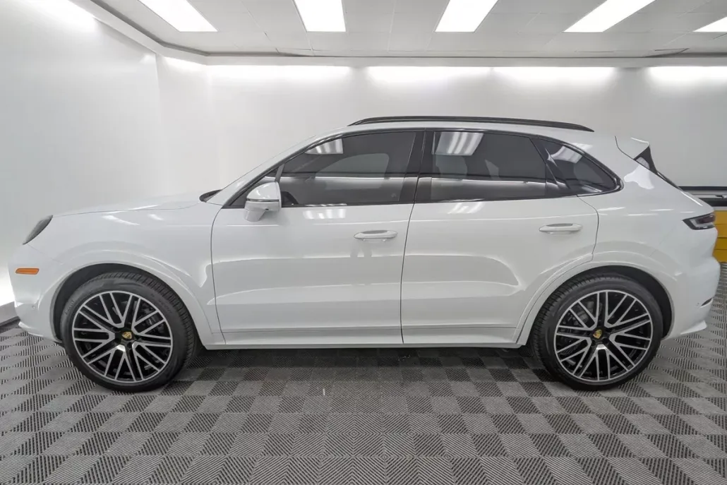 2024 Porsche Cayenne photo 1