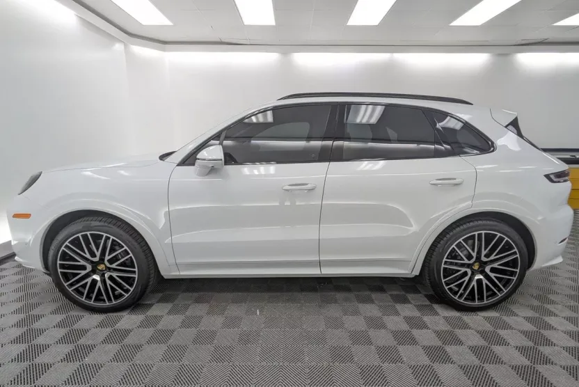 2024 Porsche Cayenne photo 1