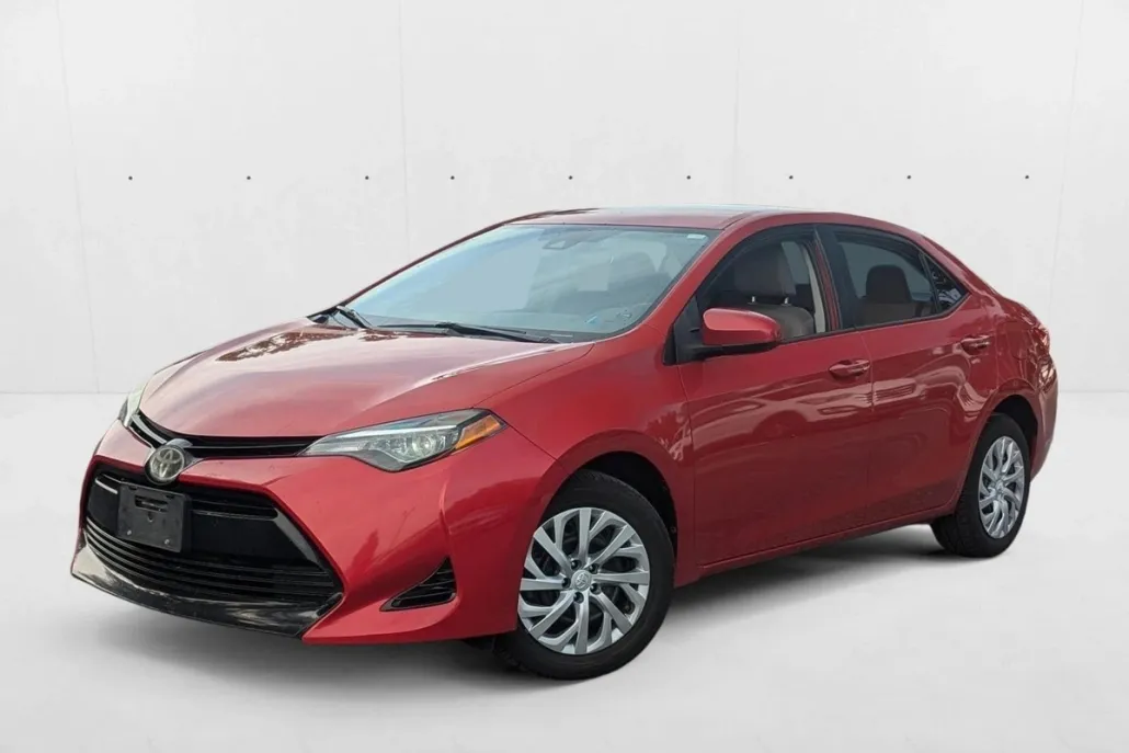2018 Toyota Corolla LE photo 1