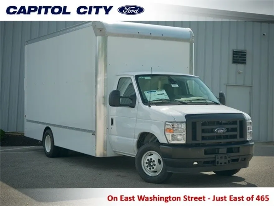 2025 Ford E-450 Cutaway photo 1