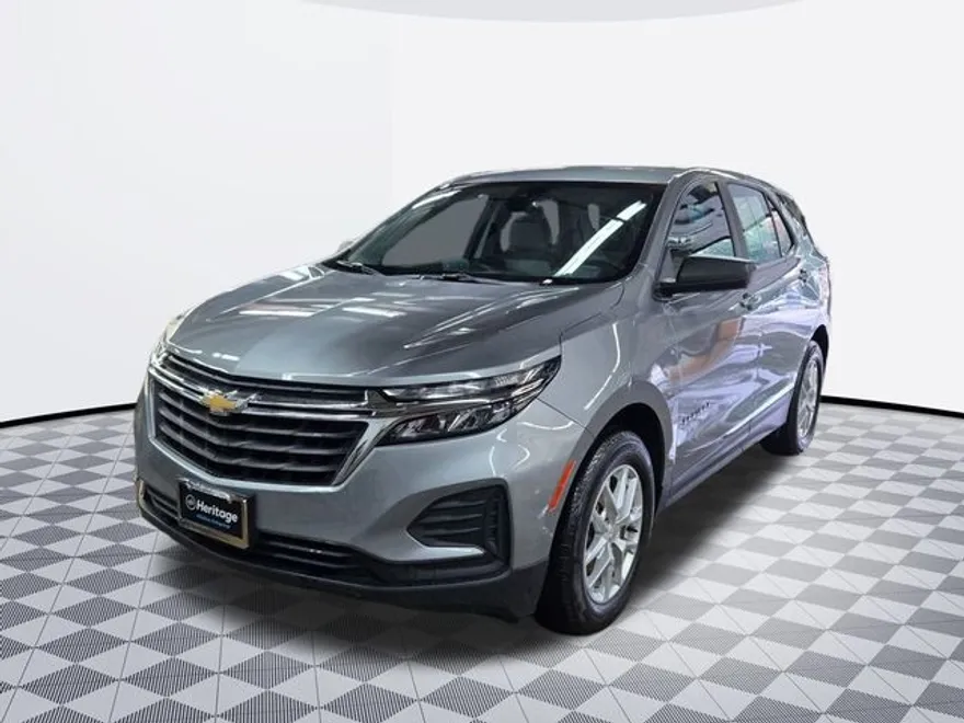 2023 Chevrolet Equinox LS photo 1