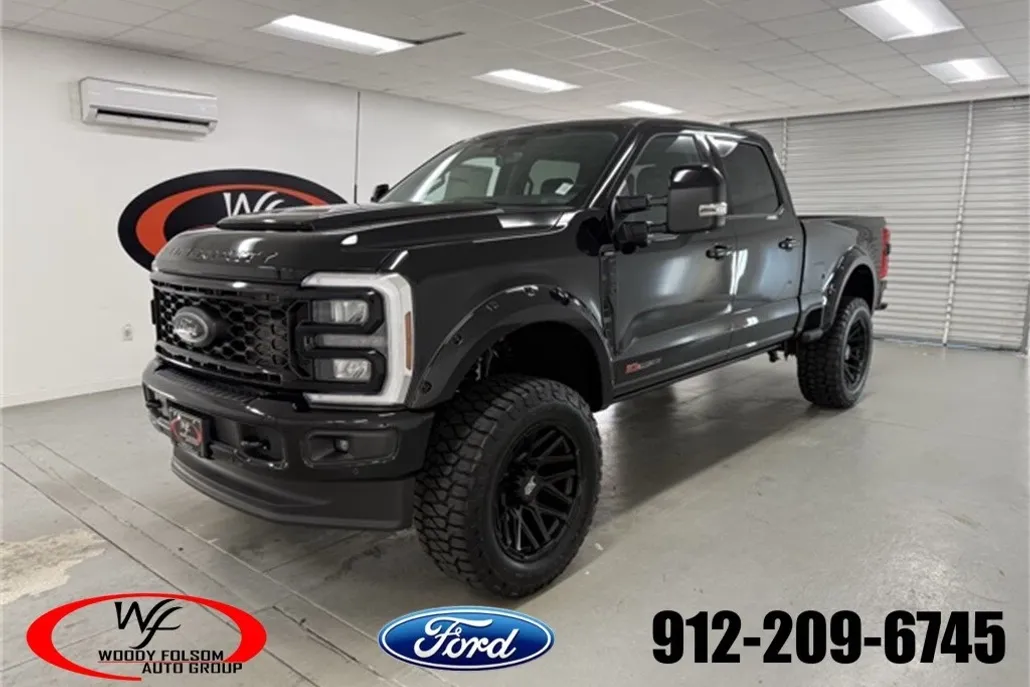 2025 Ford F-250 Lariat photo 1