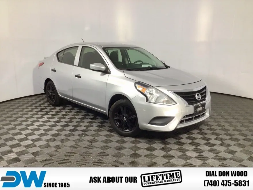 2019 Nissan Versa 1.6 S photo 1
