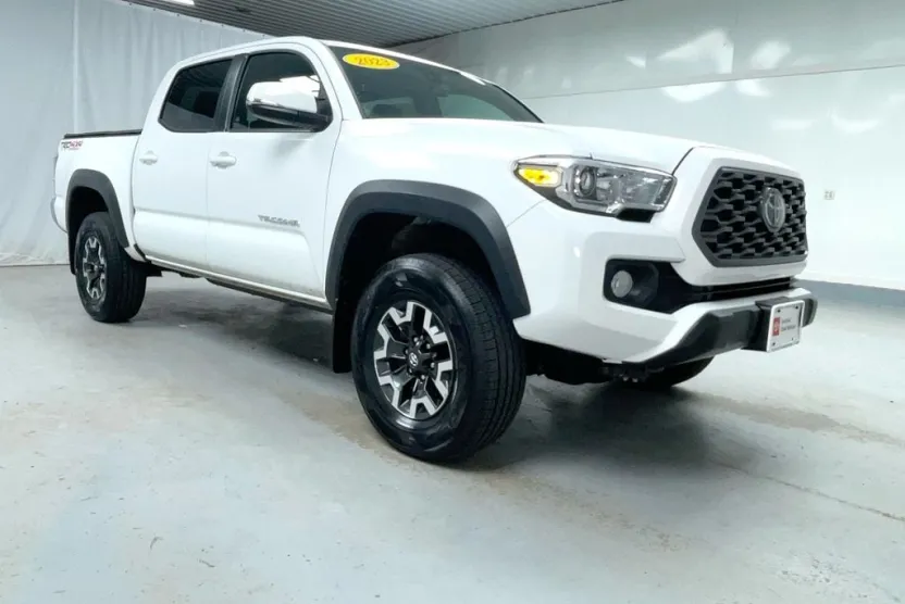 2023 Toyota Tacoma TRD Off-Road photo 1