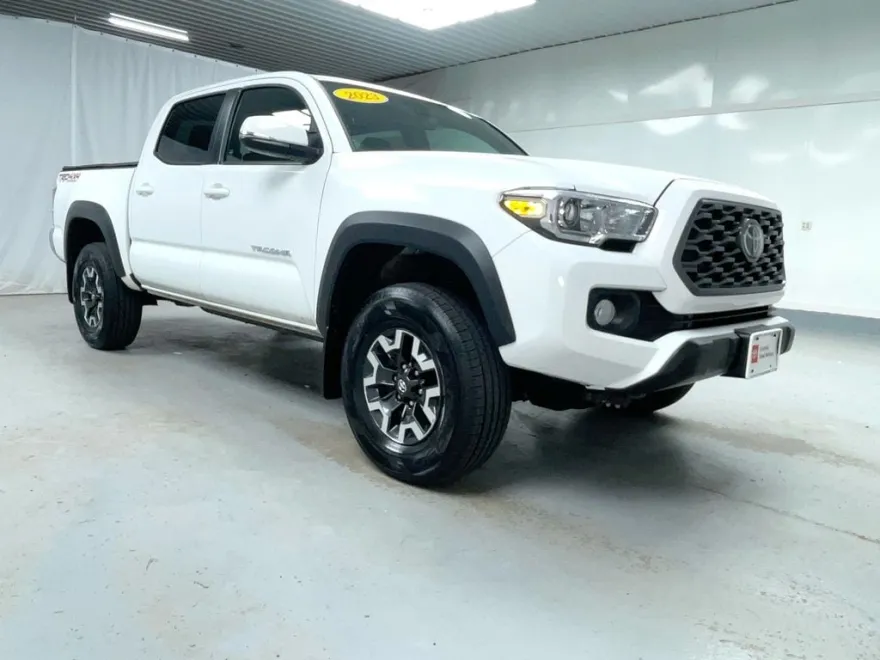 2023 Toyota Tacoma TRD Off-Road photo 1