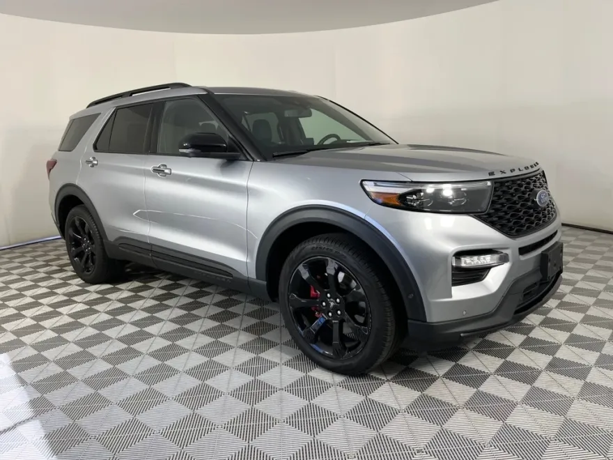 2022 Ford Explorer ST photo 1
