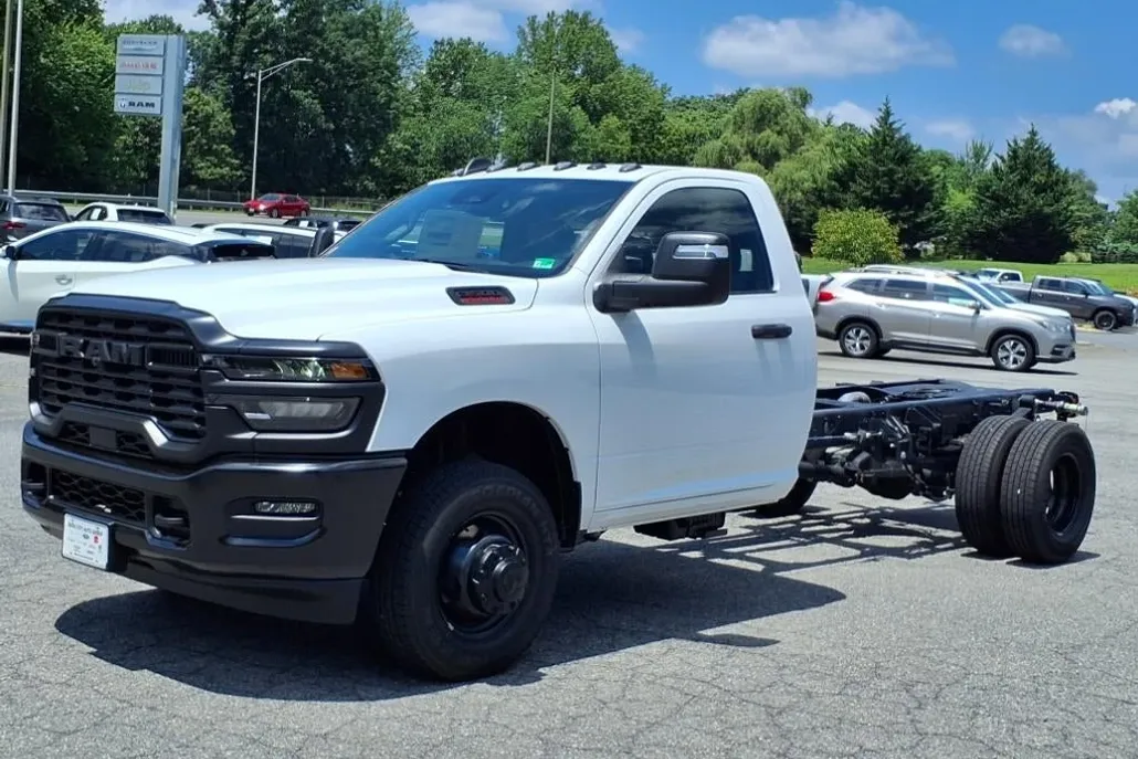 2025 Ram 3500 Tradesman photo 1