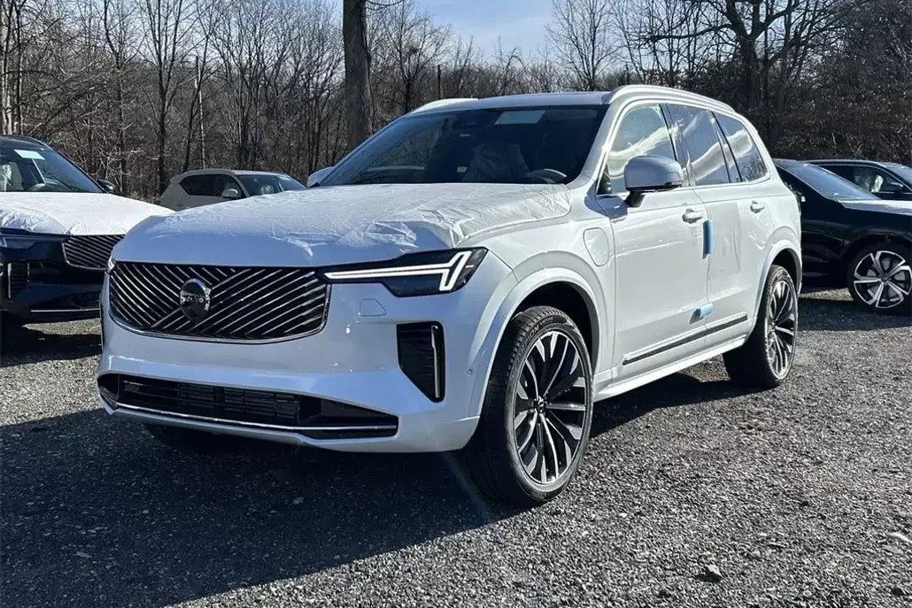 2025 Volvo XC90 T8 photo 1