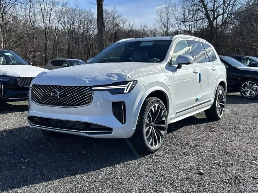 2025 Volvo XC90 T8 photo 1