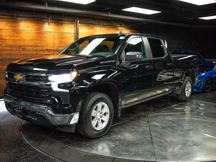 2023 Chevrolet Silverado 1500 LT photo 1