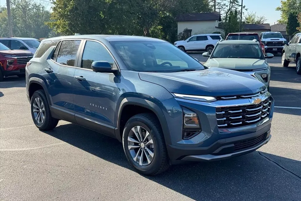 2026 Chevrolet Equinox LT photo 1