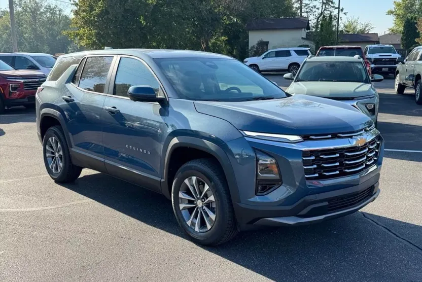 2026 Chevrolet Equinox LT photo 1