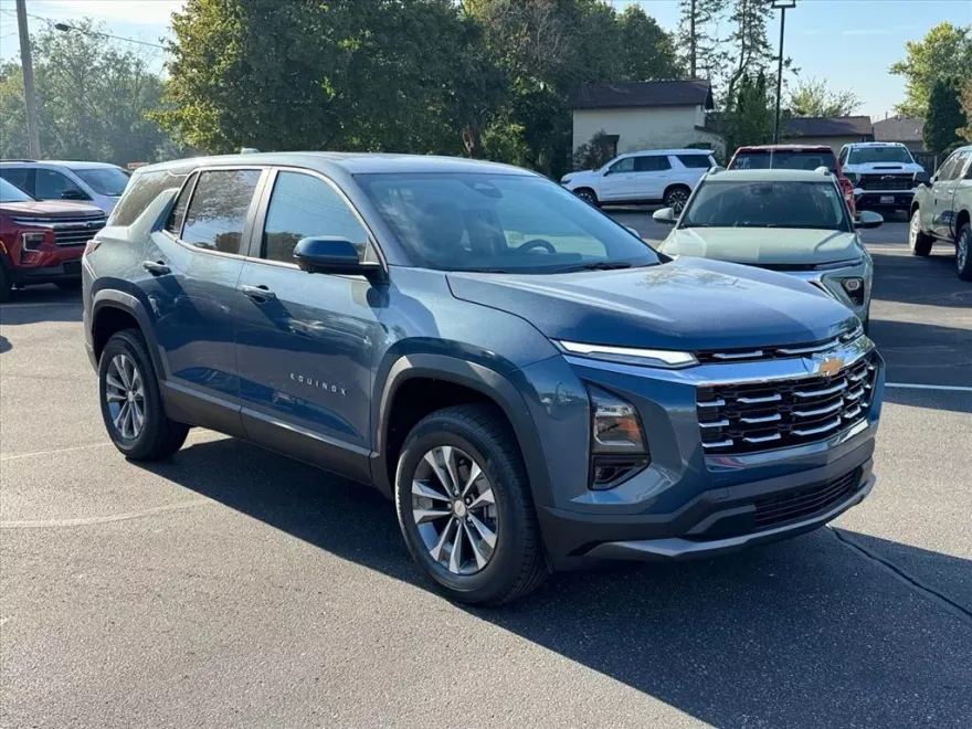 2026 Chevrolet Equinox LT photo 1