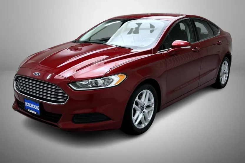 2016 Ford Fusion SE photo 1