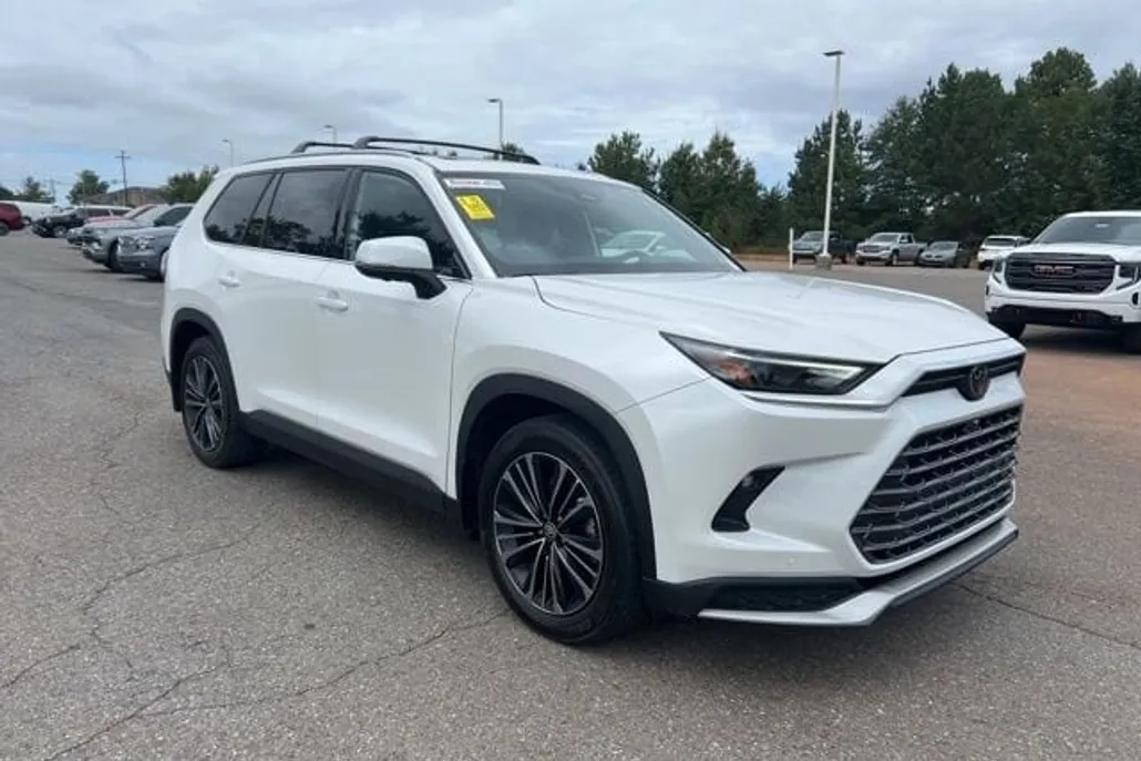 2024 Toyota Highlander Hybrid Limited photo 1