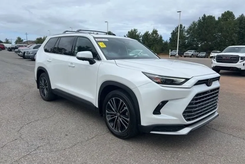 2024 Toyota Highlander Hybrid Limited photo 1