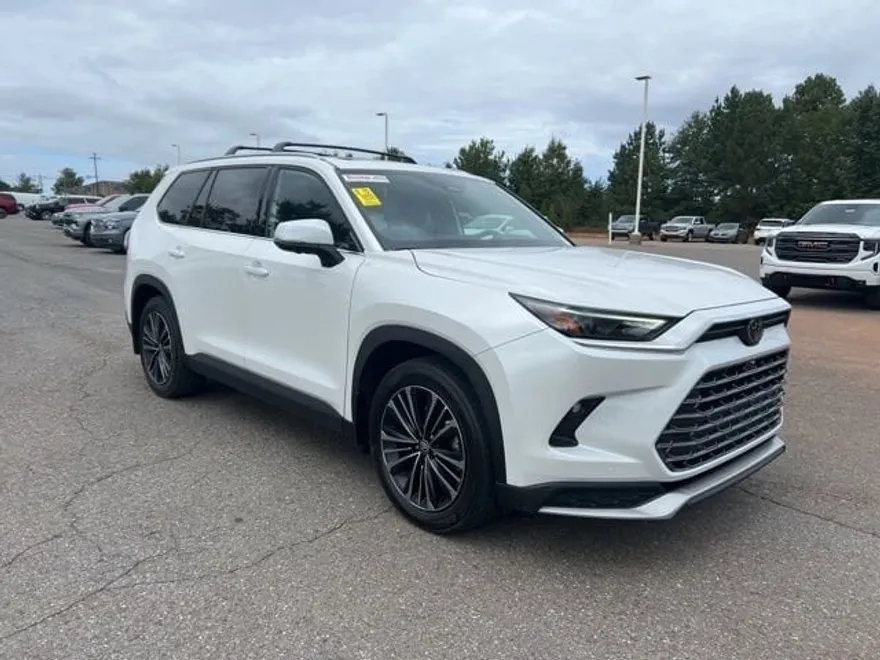 2024 Toyota Highlander Hybrid Limited photo 1