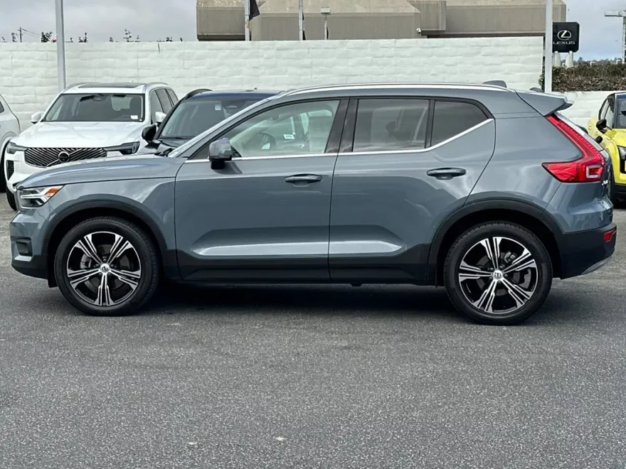 2022 Volvo XC40 T5 AWD Inscription photo 1