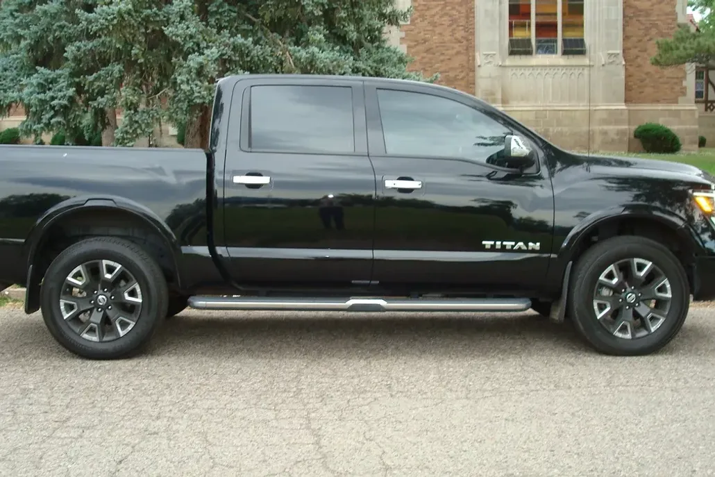 2021 Nissan Titan Platinum Reserve photo 1