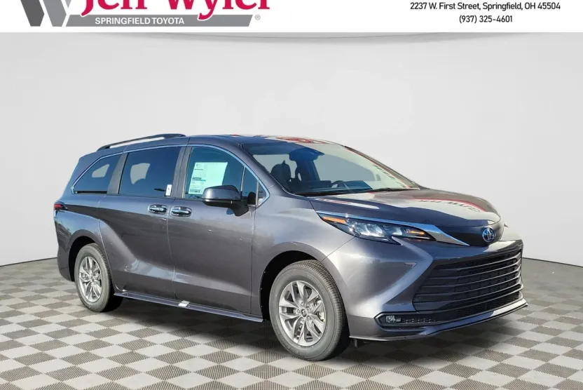 2025 Toyota Sienna XLE photo 1