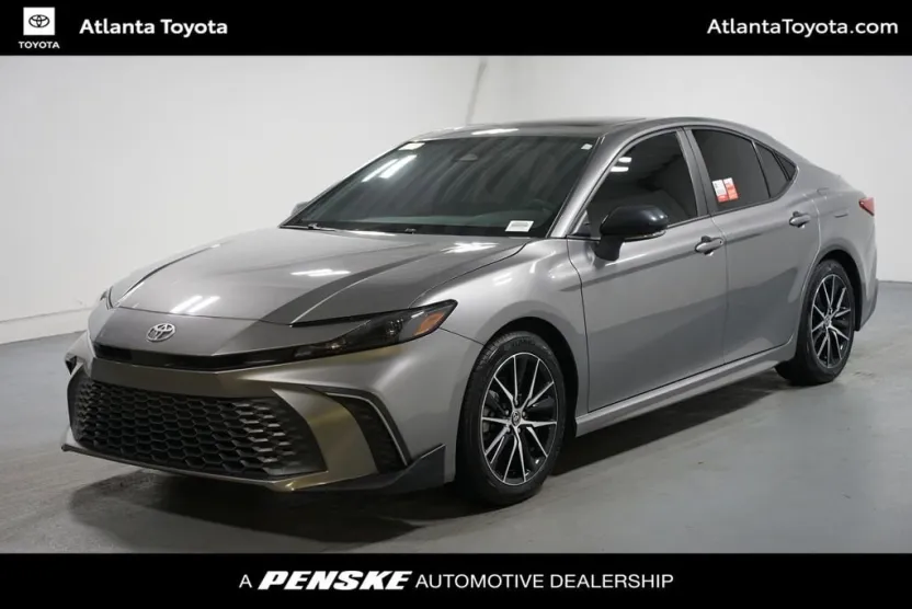 2025 Toyota Camry SE Hybrid photo 1