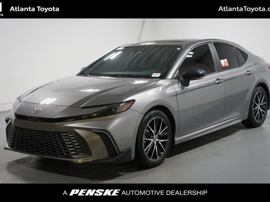 2025 Toyota Camry SE Hybrid photo 1