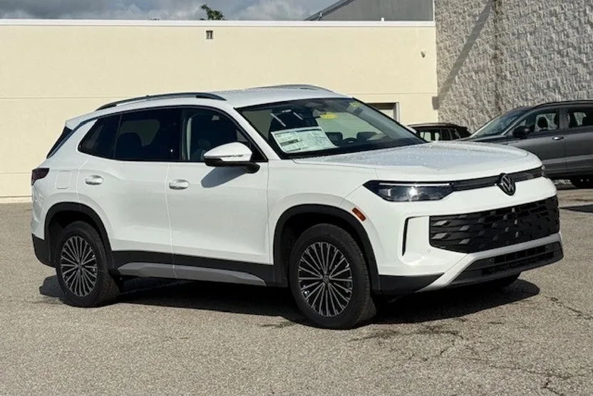 2025 Volkswagen Tiguan S photo 1