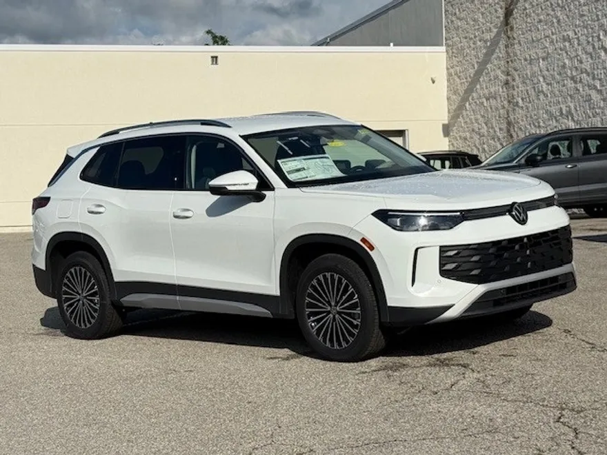 2025 Volkswagen Tiguan S photo 1
