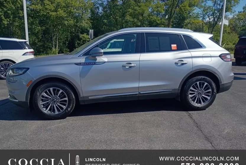 2023 Lincoln Nautilus Standard photo 1