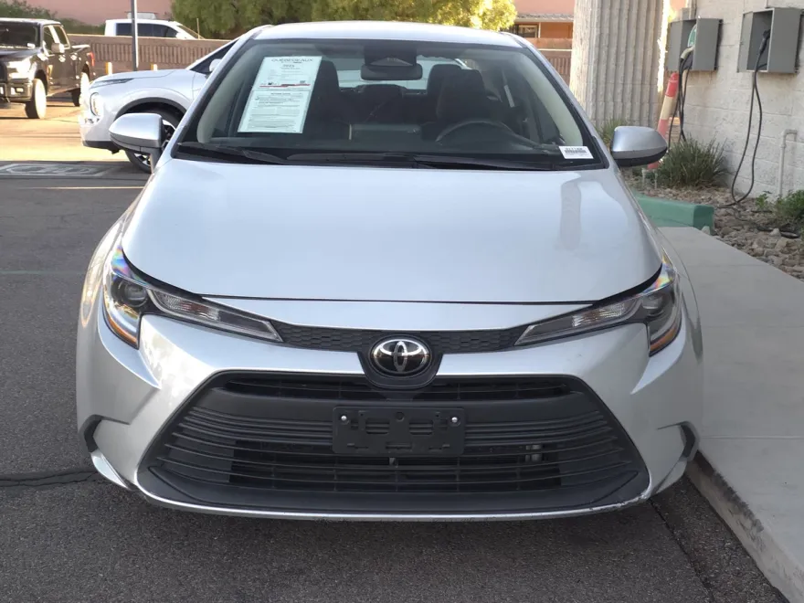 2023 Toyota Corolla LE photo 1