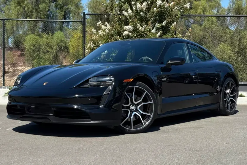 2023 Porsche Taycan photo 1