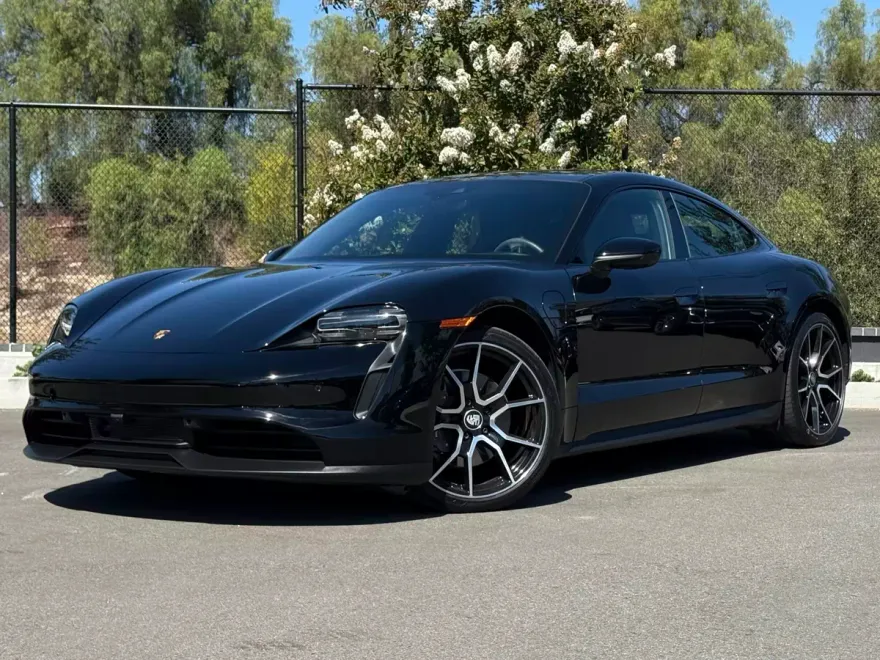 2023 Porsche Taycan photo 1