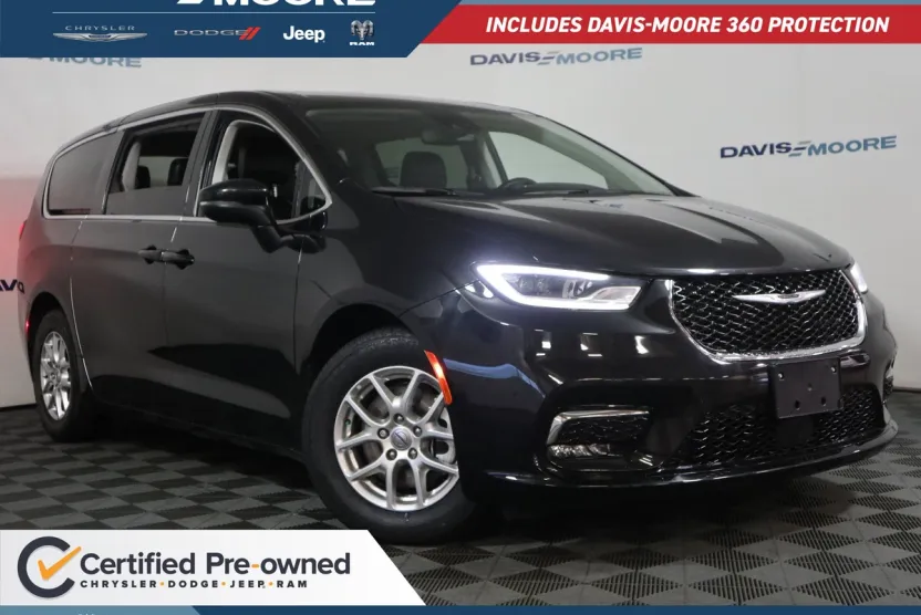 2023 Chrysler Pacifica Touring L photo 1