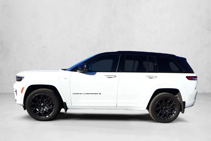 2023 Jeep Cherokee Summit Reserve 4xe photo 1