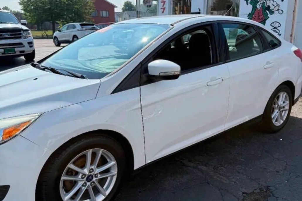 2015 Ford Focus SE photo 1