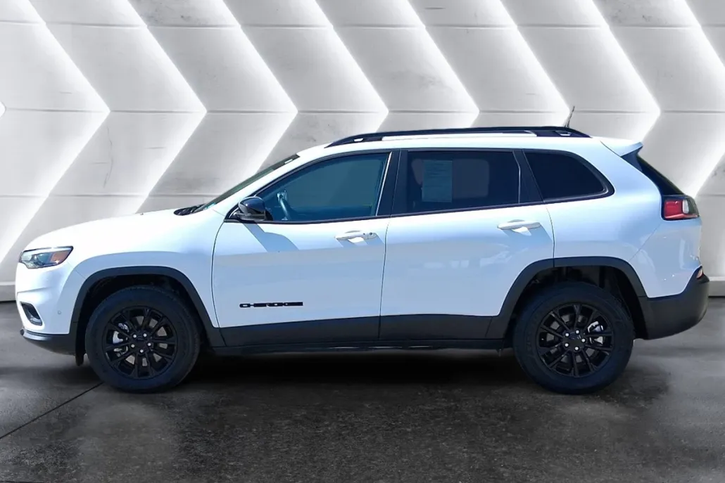 2023 Jeep Cherokee Altitude photo 1