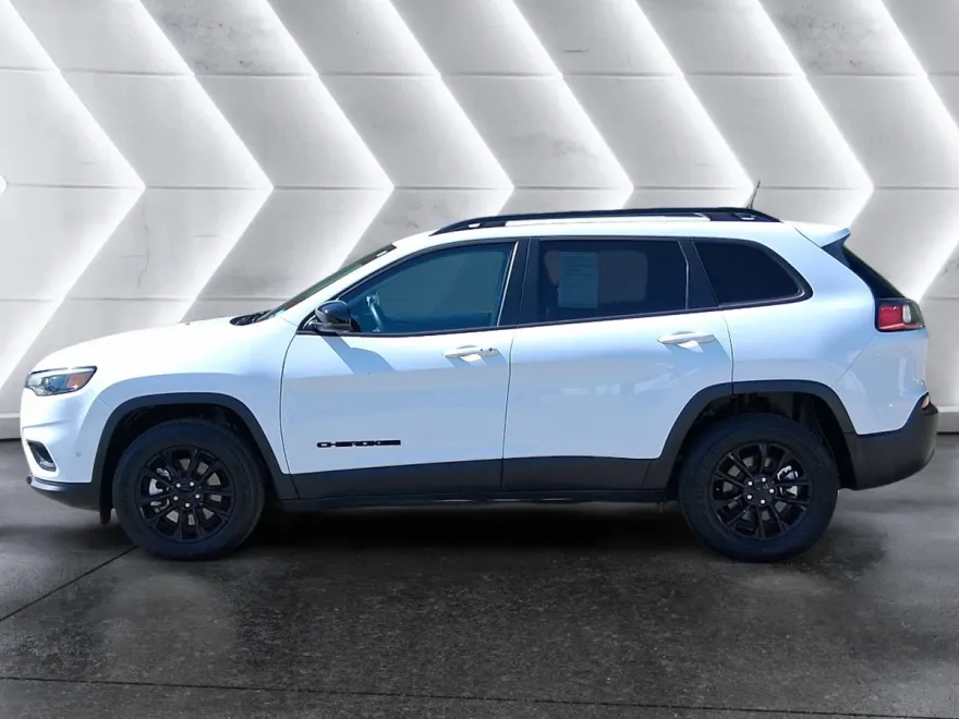 2023 Jeep Cherokee Altitude photo 1