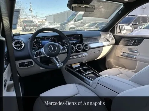 2025 Mercedes Benz GLB 250 4MATIC photo 4