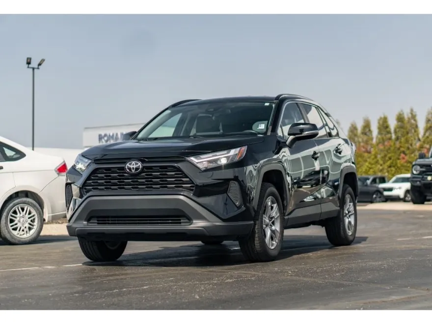 2023 Toyota RAV4 XLE photo 1